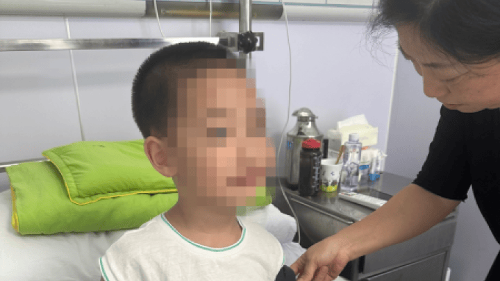 男童撑伞跳下后生还,医生称恢复得很好,是个奇迹,你怎么看?