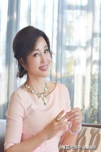 70后女明星强行扮嫩,有人成功有人被骂,女演员的清醒有多重要?