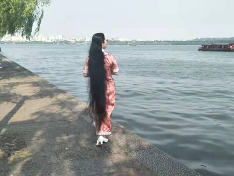 长发飘飘 杭州第一长发仙女王丽萍