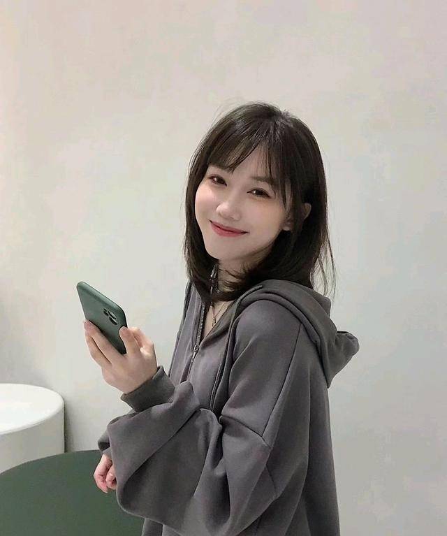 原创分享几款适合方脸,大脸的发型,显脸小还减龄,很适合新年剪