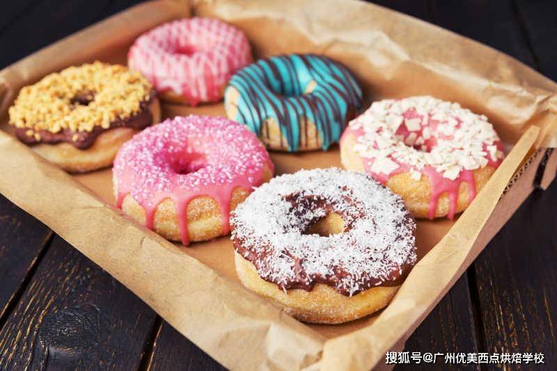 没有油炸那么油腻,这款甜品在美国很受欢迎,甚至设立了"甜甜圈日"