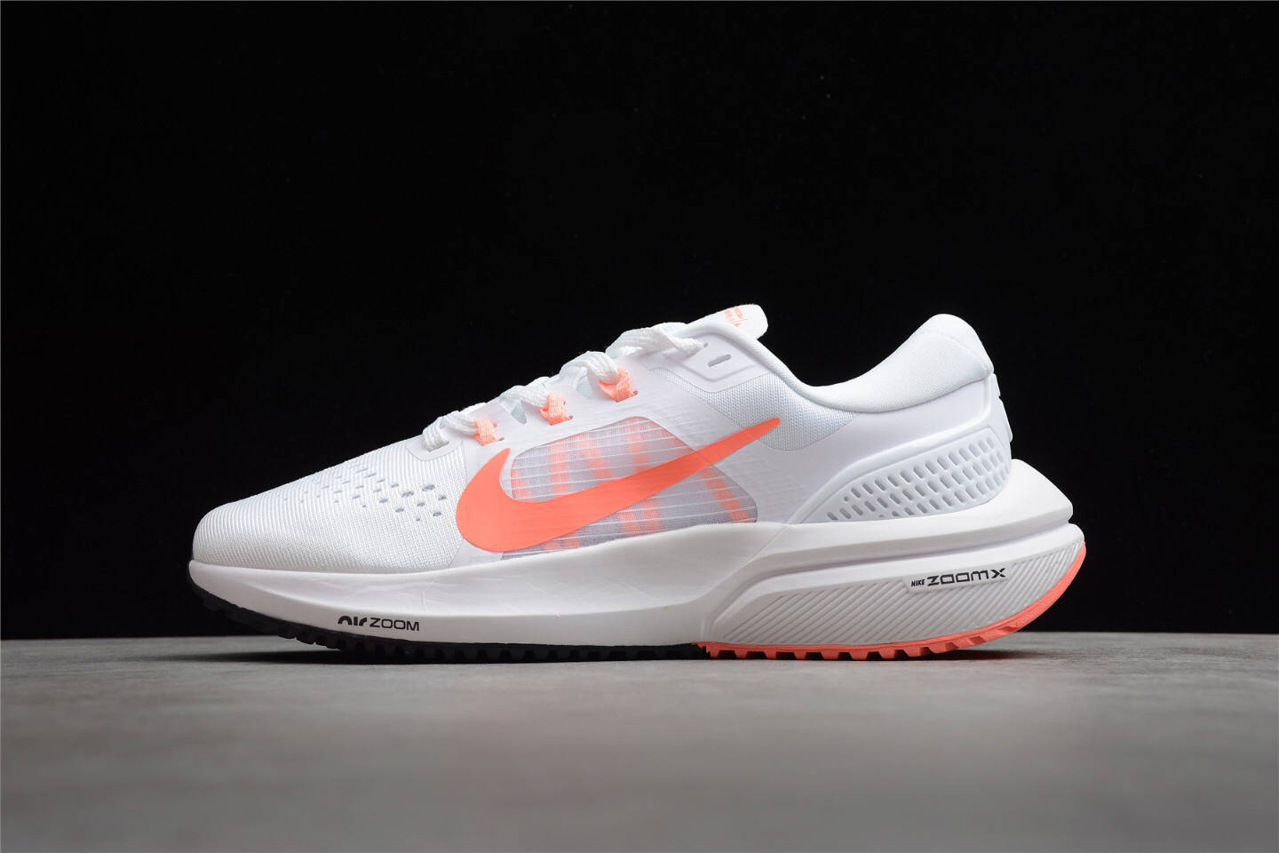 耐克nikeairzoomvomero登月15代运动缓震跑步鞋评测