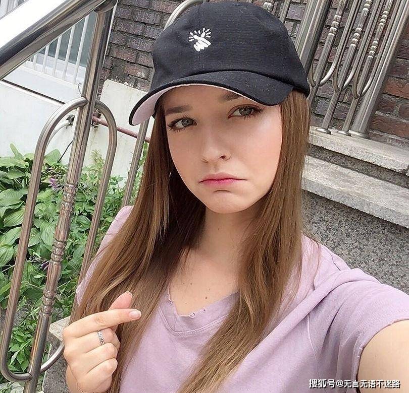 俄罗斯嫩模安吉丽娜·丹妮洛娃,天生丽质的美艳,惊艳的感觉