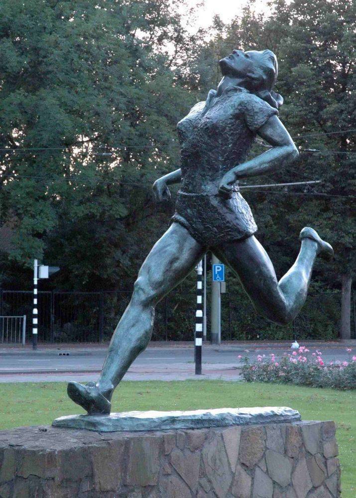 不仅仅是全身世界著名运动员的雕像