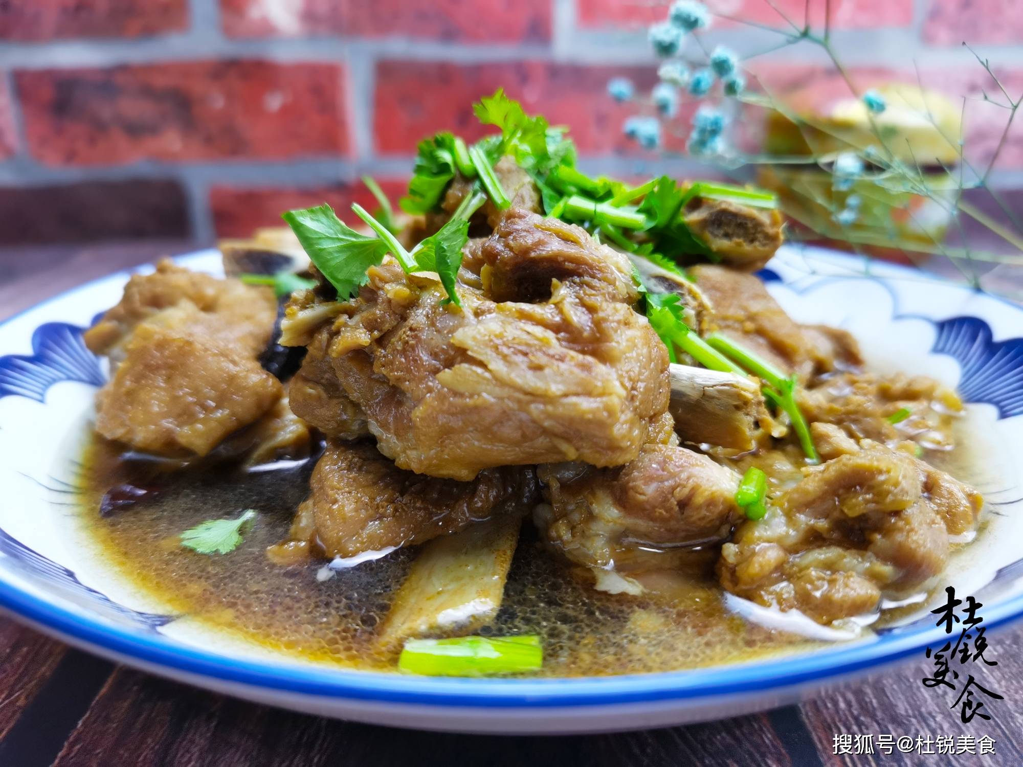 炖排骨,多加"2步,排骨去腥彻底肉质更酥烂,老人孩子才爱吃