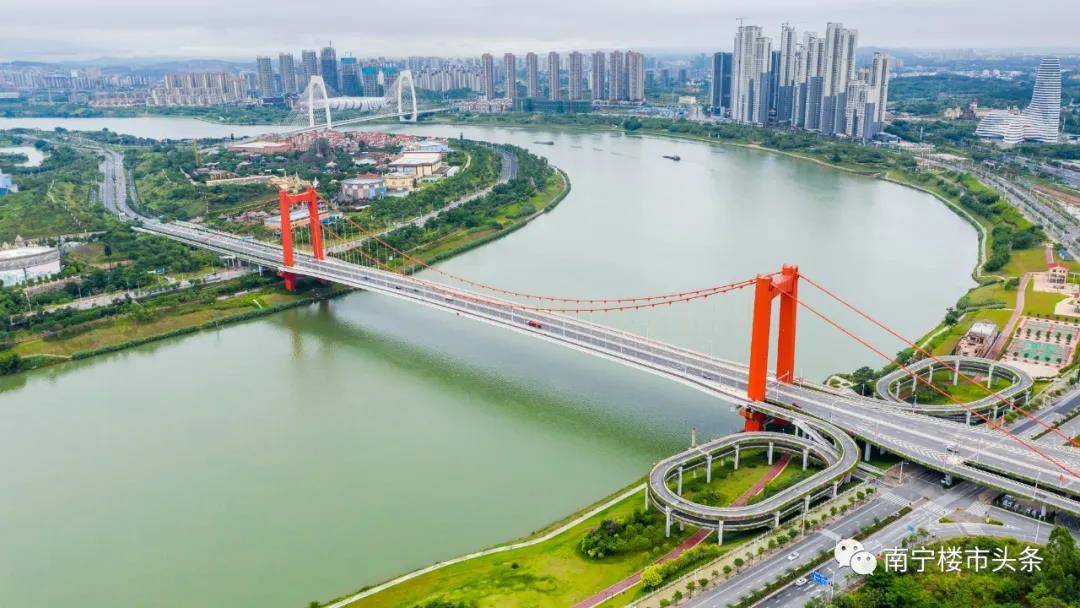良庆大桥及邕江滨江公园景观