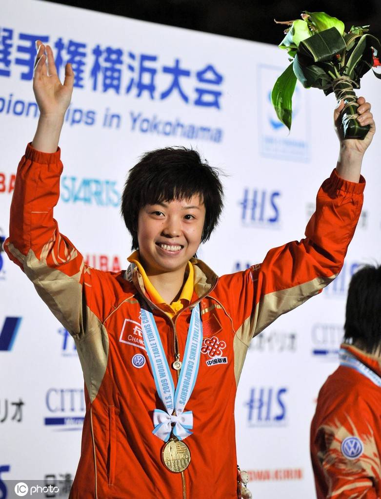 1/ 12 2009年5月5日,日本横滨,张怡宁最后一次亮相横滨世乒赛,成功