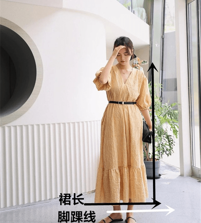 脚踝以上3~5厘米膝盖以下十公分,这条裙子的长度其实是中长裙的长度