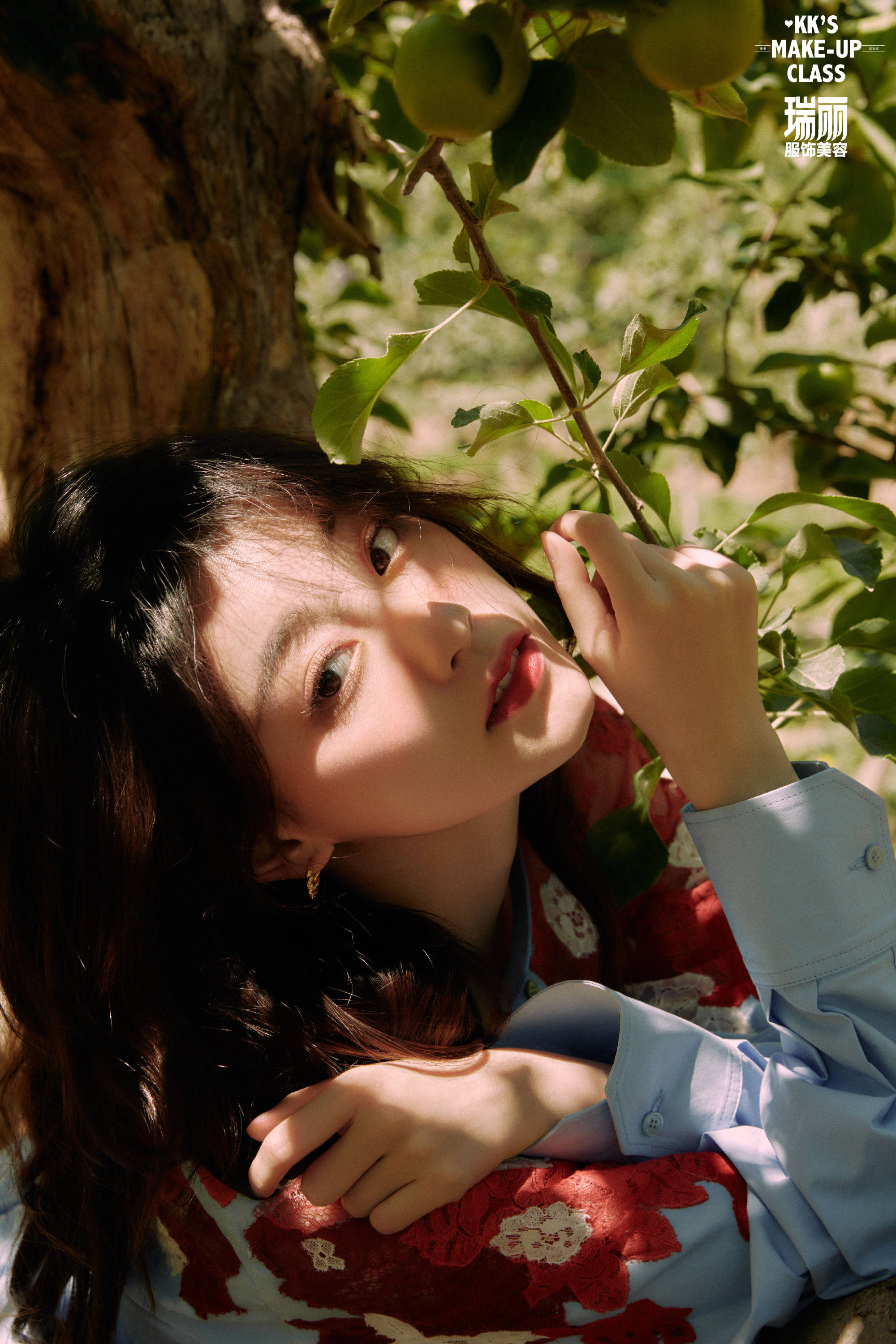 祝绪丹杂志美妆大片曝光 夏日林间漫步少女感十足