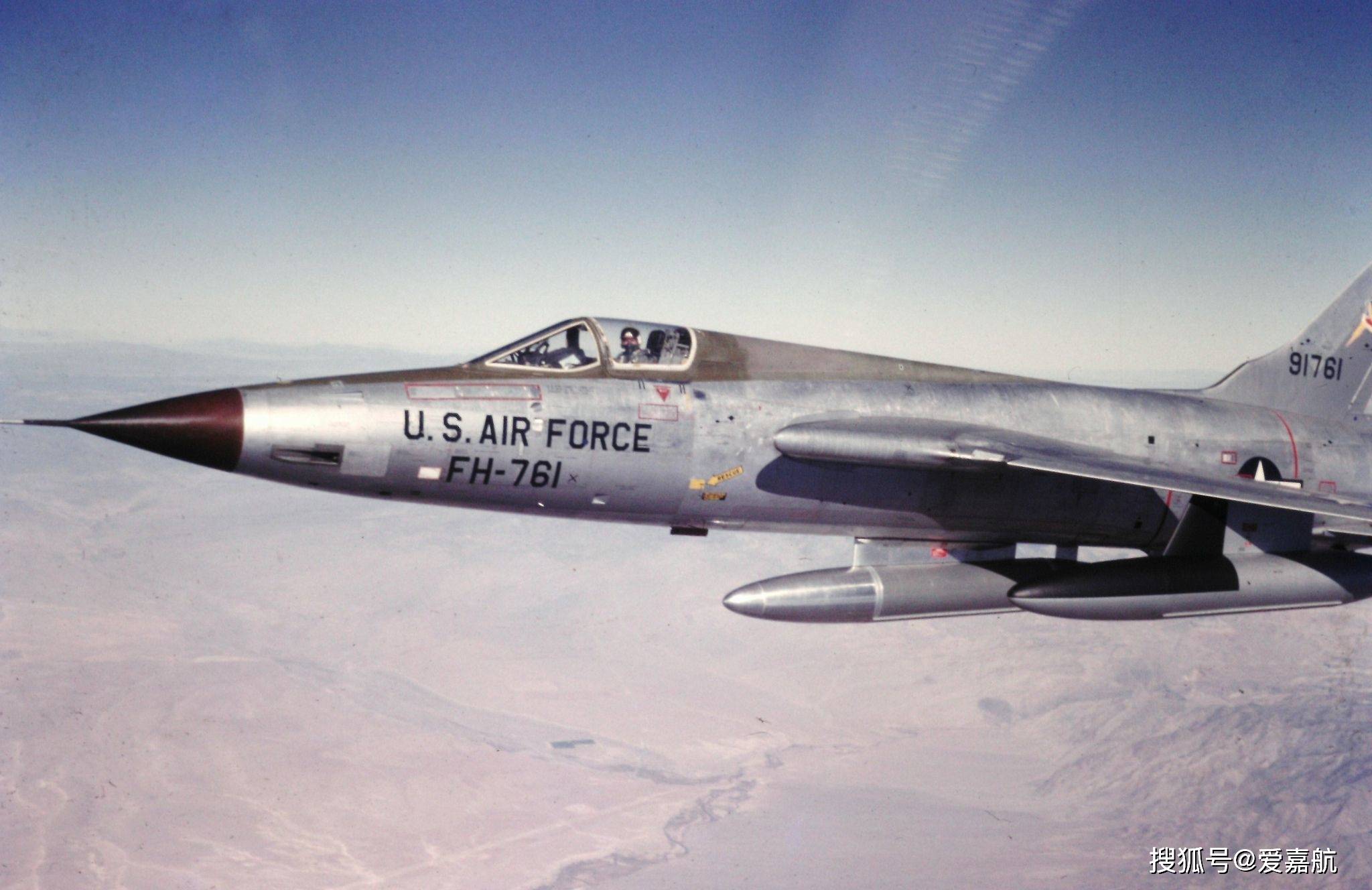 f-105雷公单座单发后掠翼喷气式超音速战斗轰炸机