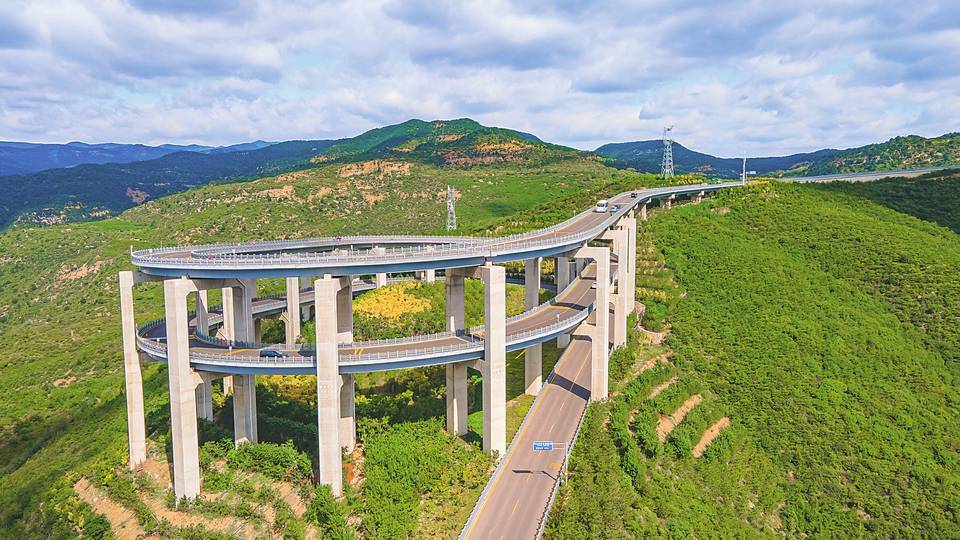 山西太原天龙山网红桥成太原新景