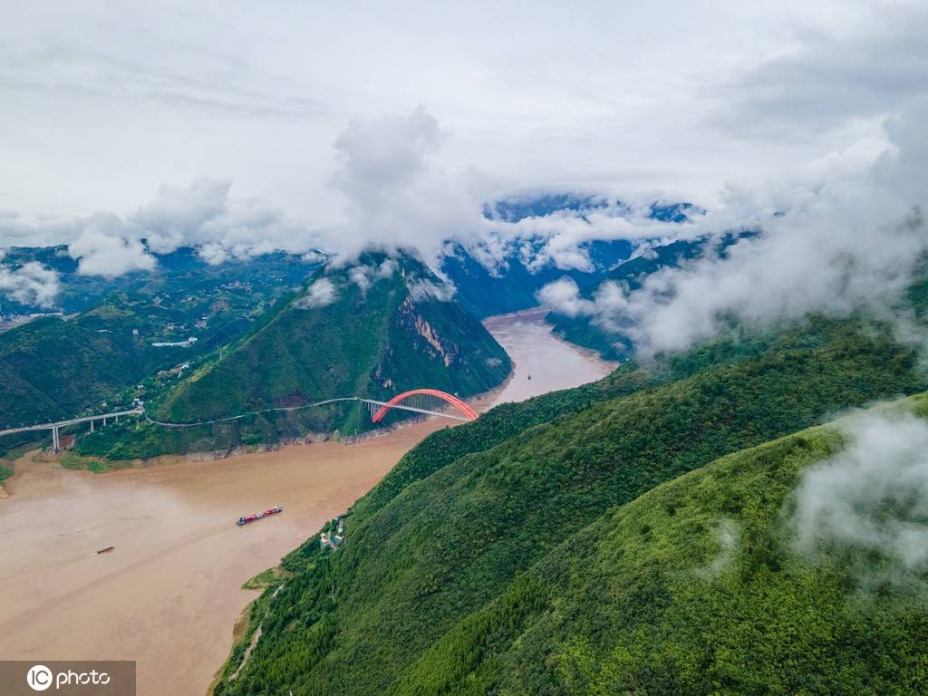 航拍!巫山雨后秋韵壮美如画