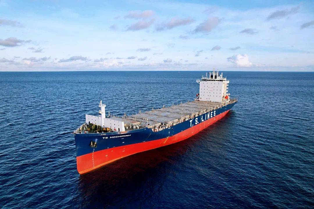 9月15日,中国船舶集团黄埔文冲公司为德翔海运建造的2700teu集装箱船"