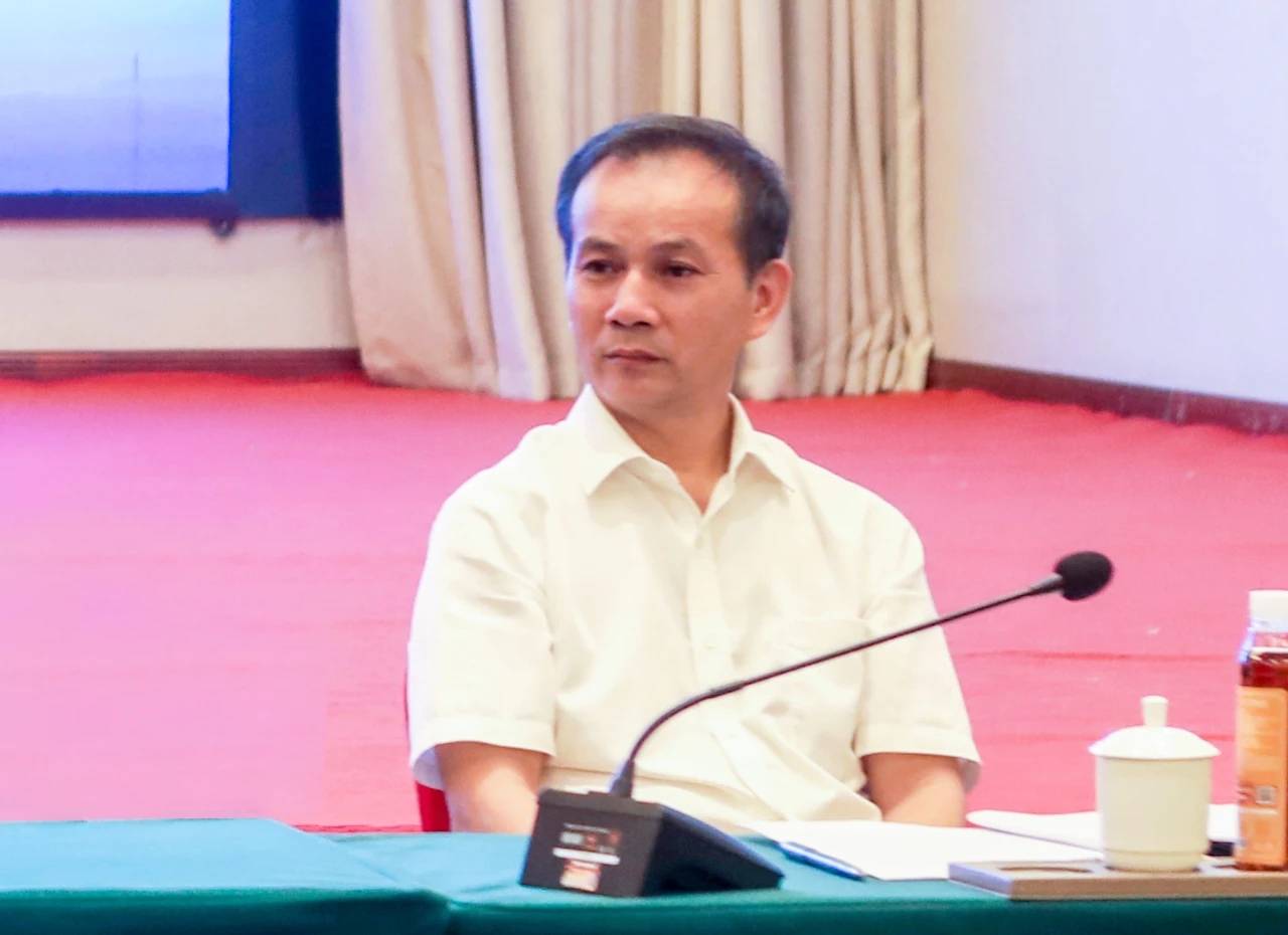 省工商联党组成员,副主席,商协会党委书记吴曙光主持 会议
