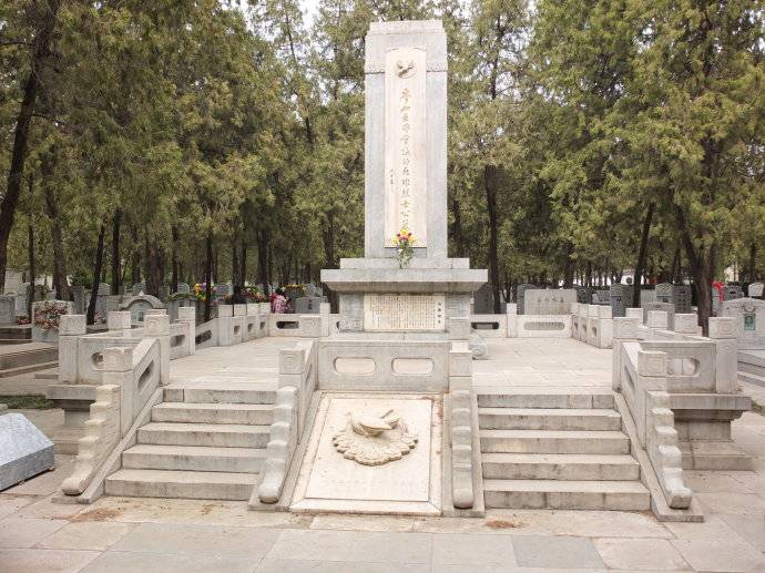 为什么说八宝山革命公墓迁走是件好事呢?