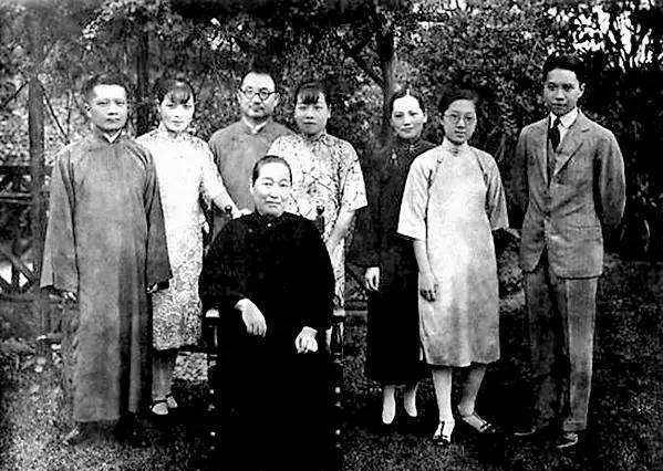 除了大家熟悉的宋家三姐妹以外,还有宋子文,宋子良,宋子安三个儿子