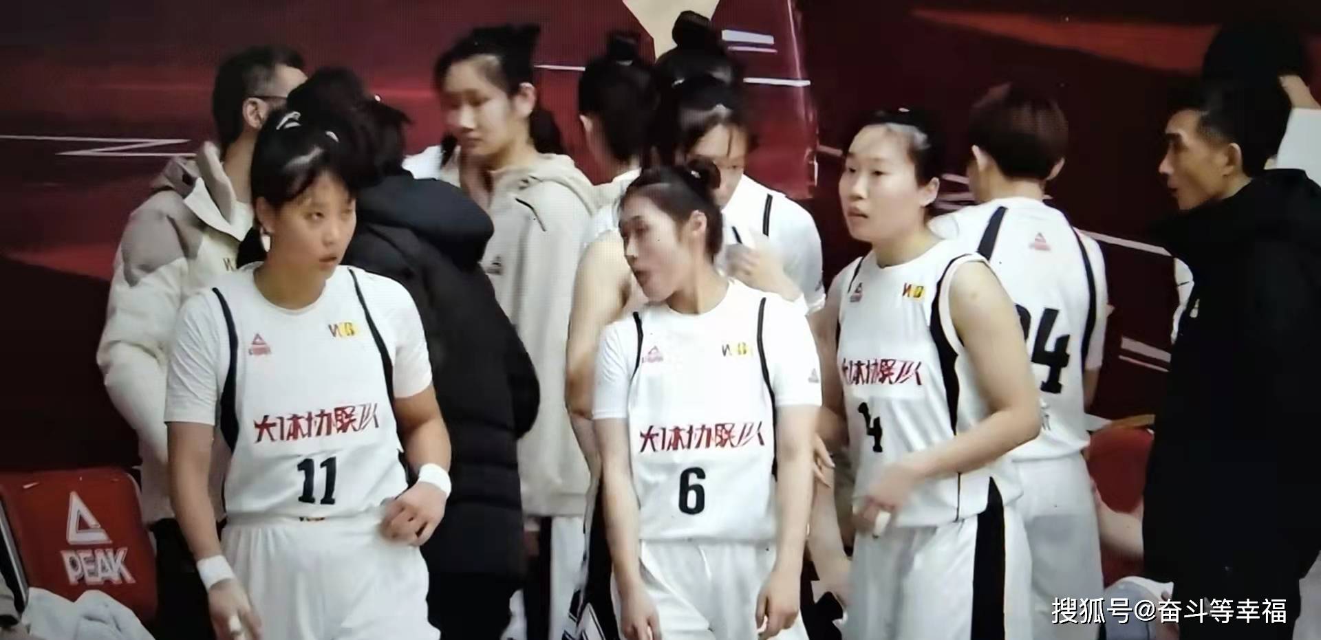 wcba常规赛四川女篮战胜大体协联队替补肖桐获得17分