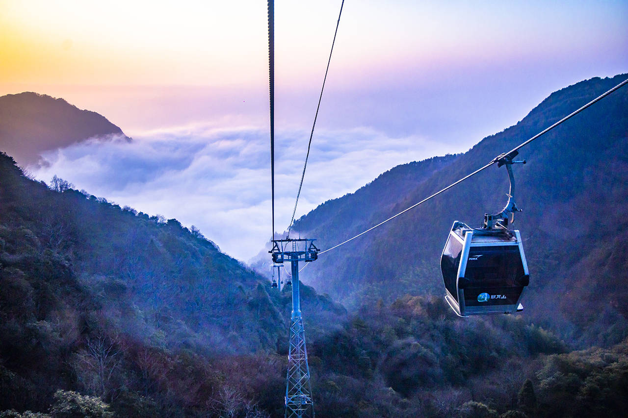 冬游江西，在明月山云海之上滑雪，泡摄生硒温泉水脉温泉