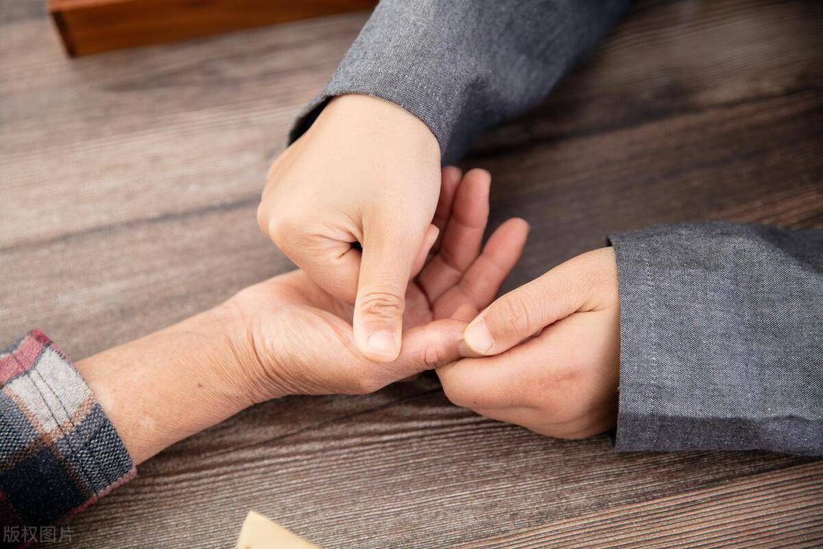 血糖高半小时见效降糖法，学习按摩这3个穴位丨血糖高按摩哪个部位降血糖