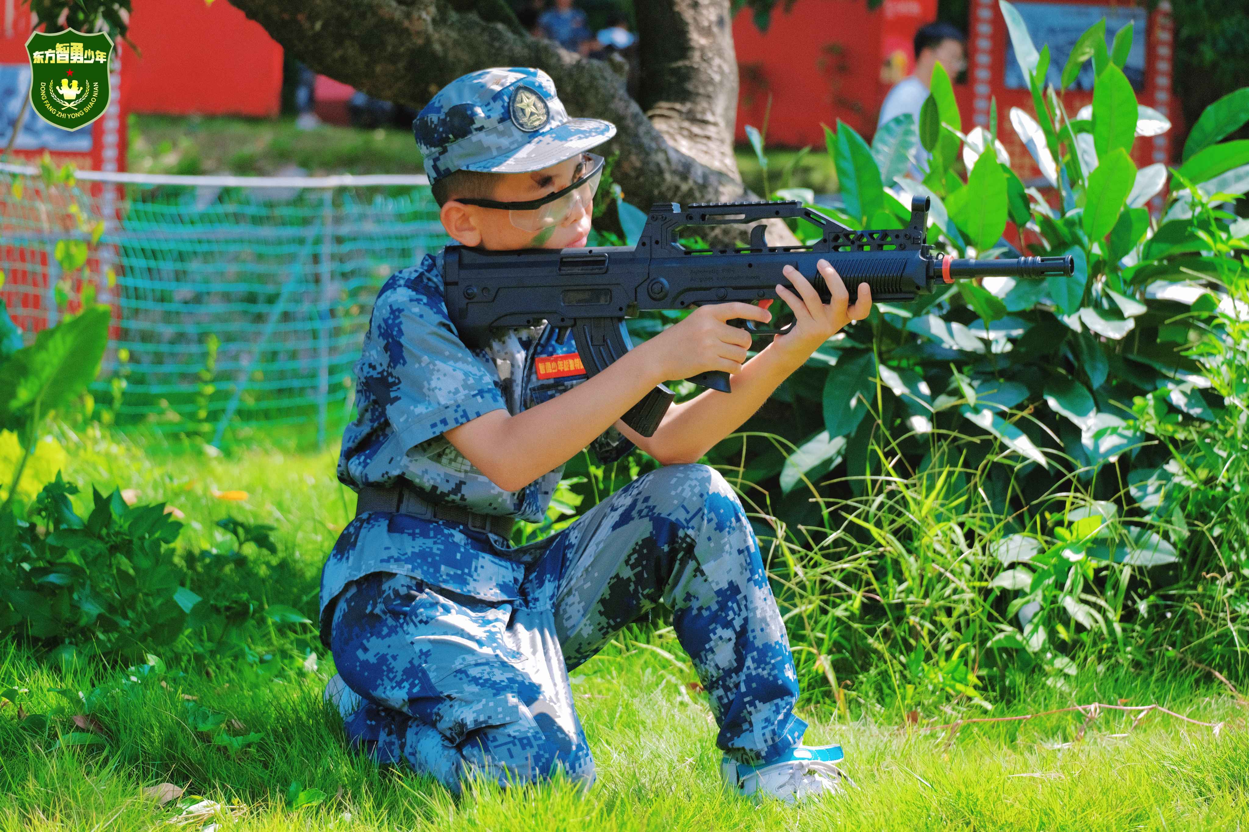 广东省军事化夏令营基地湛江二星空体育官网十一天儿童黄埔军事化暑假夏令营多少钱？(图1)