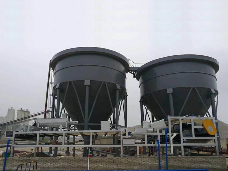 沙场污泥脱水设备是怎样将泥浆水压制成泥饼并实现水循环利用的？