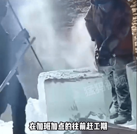 原创光鲜背后！哈尔滨冰雪大世界冰雕师傅自述苦衷：工人们一口热饭都吃不上