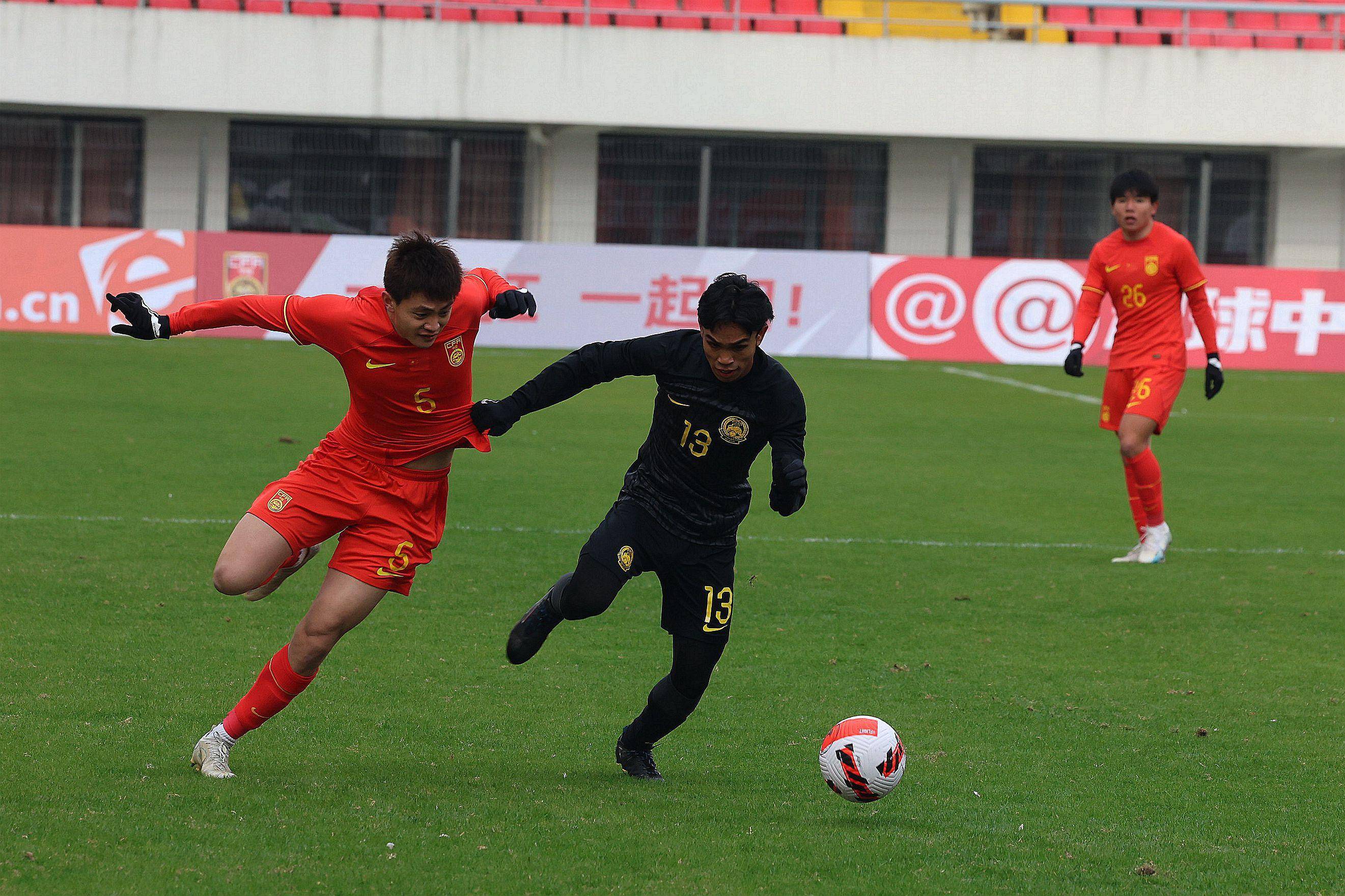 媒体人:中国足球在退步 然后还非要求所有人理解？