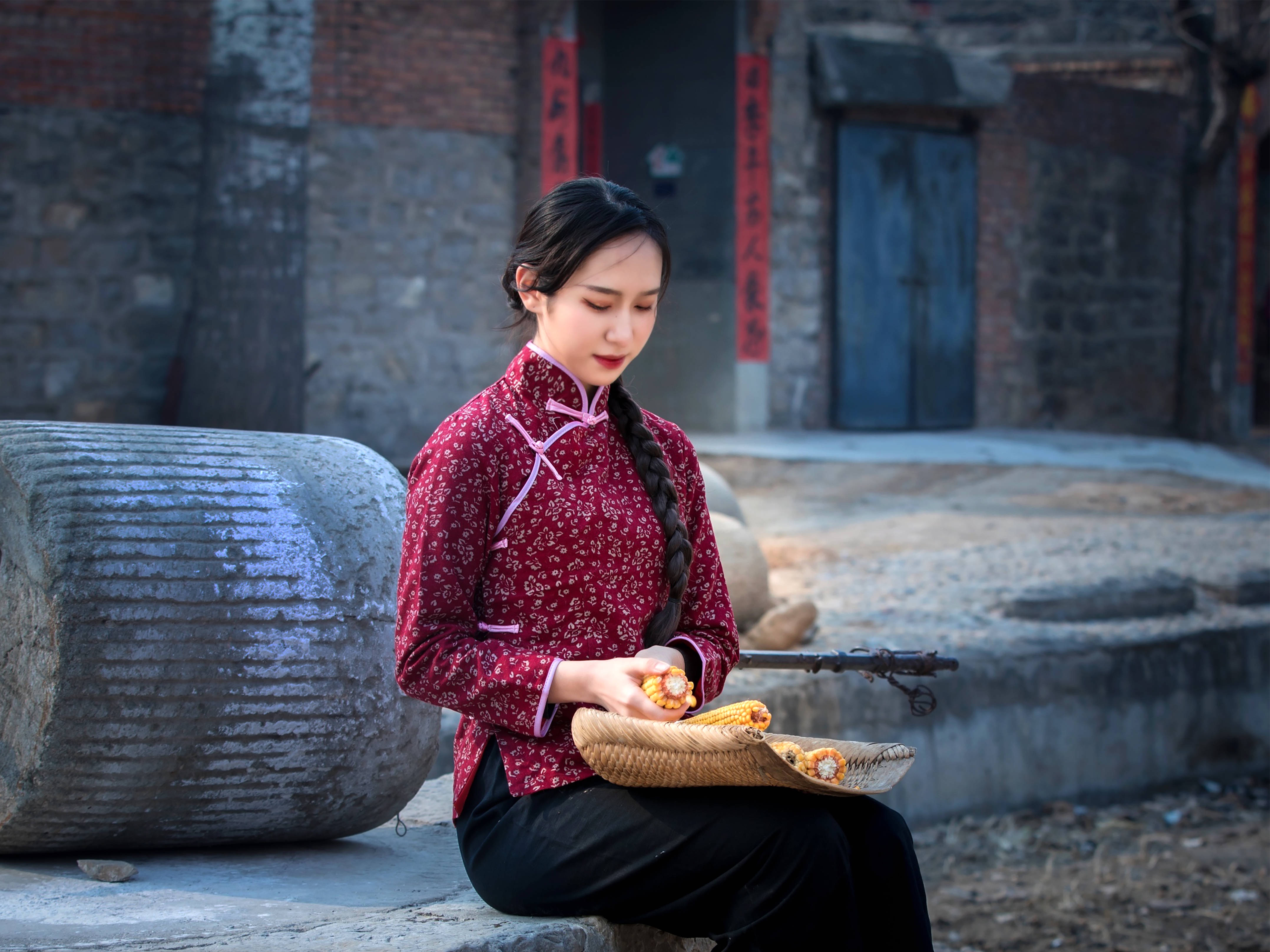 来我家串门的两个姑娘，一个十六，一个十八