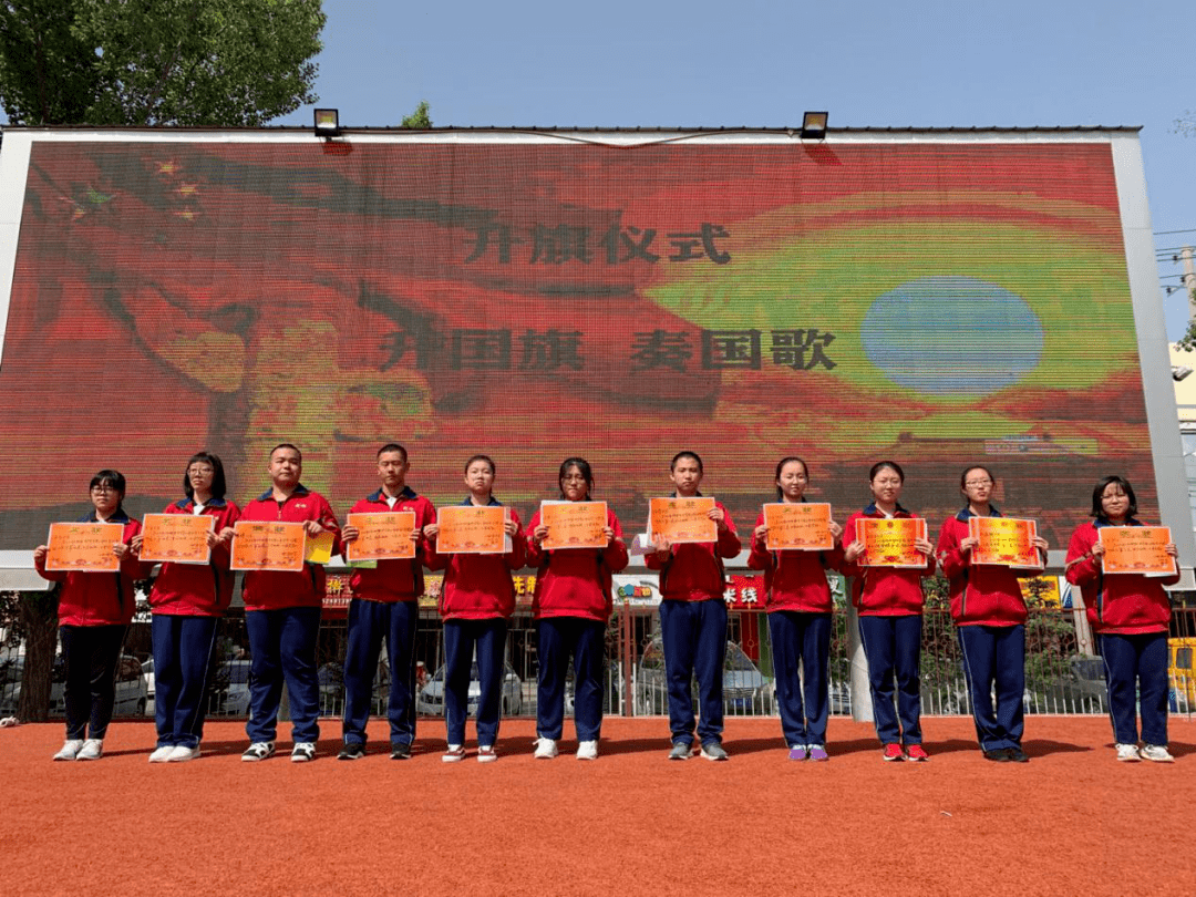 五班)孙嘉旎(高二一班)二等奖 王弘哲(高二四班)胡宁(高二一班)三等奖