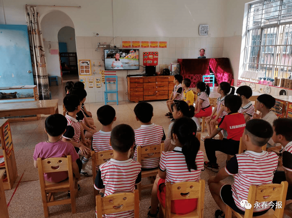 幼儿园的小朋友上课认真 45601a25b894427fac622e9f2050d9eb.png