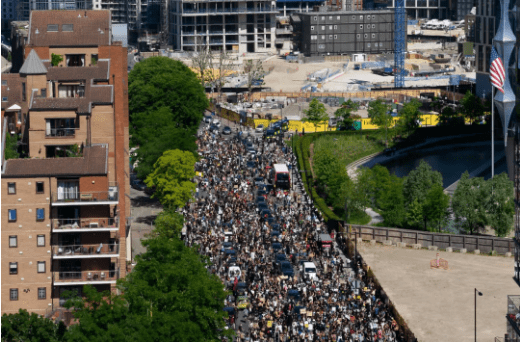 5月31日,伦敦示威人群将街道堵得水泄不通./推特