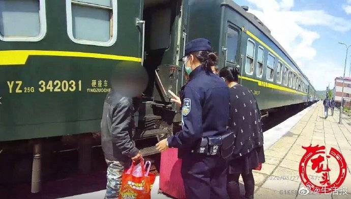 放牛大叔身份证丢失又无智能手机无法乘火车 幸