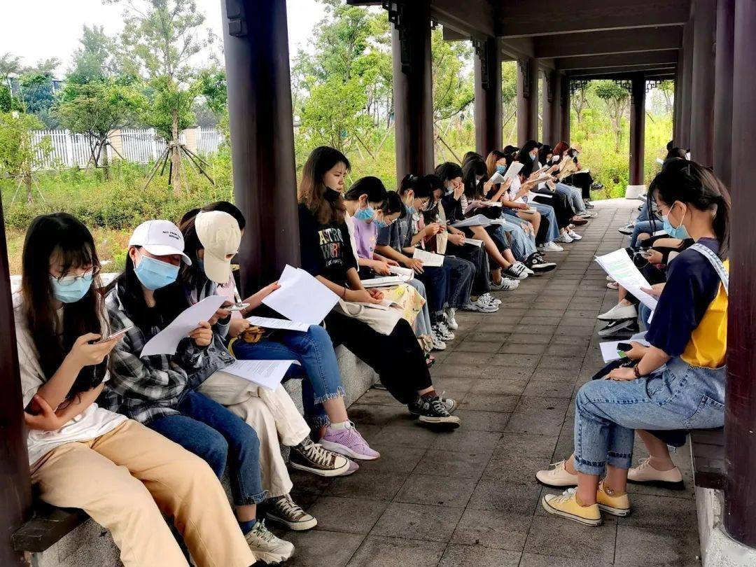 【菁菁校园】疫情隔离不停学 外语晨读展风采—中北学院外语系举办