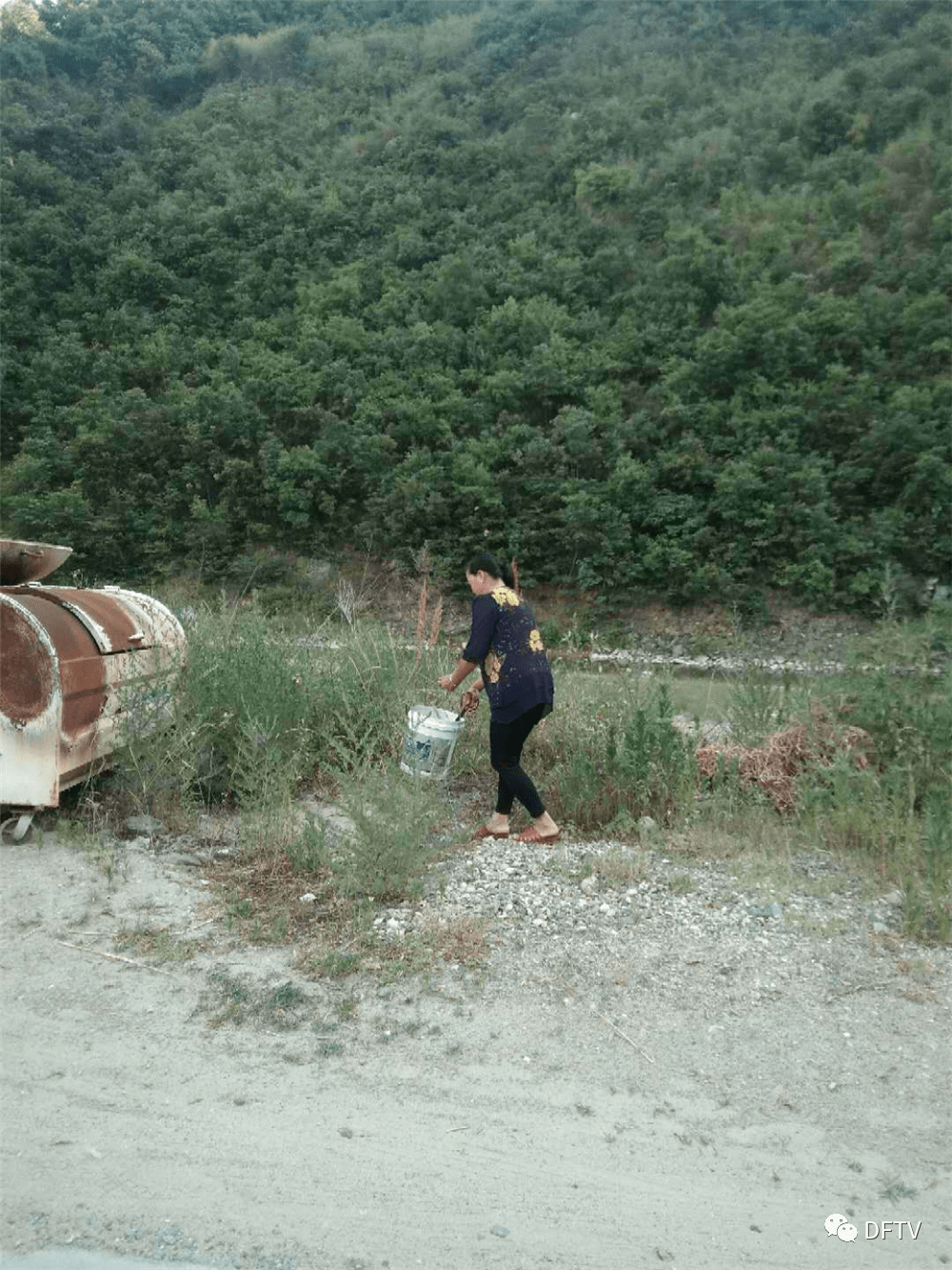 花瓶子镇人口_瓶子素描(2)
