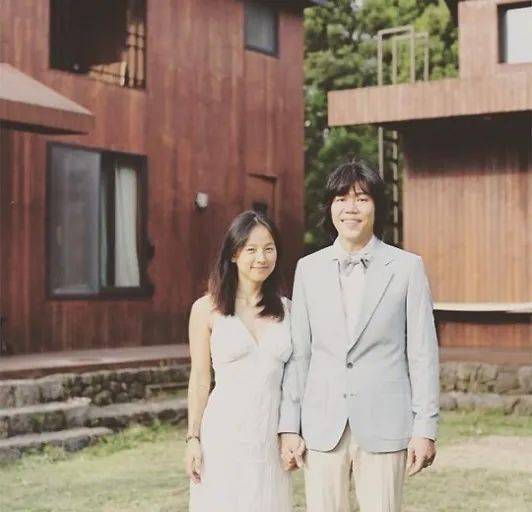 夫妻爱情甜蜜视频 715b443e390e4f9987bd793447dedb9e.jpeg