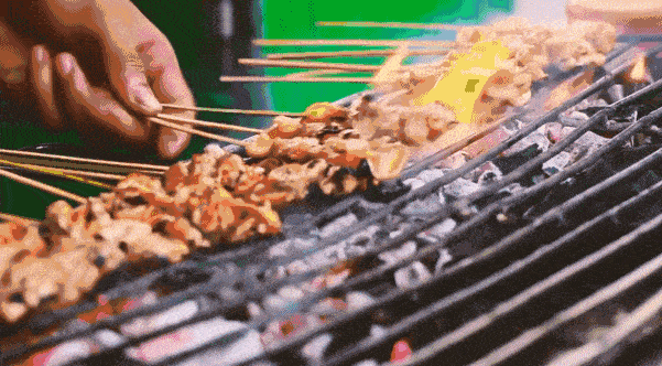 新式烧烤架!不仅能让你通宵烤肉,还让你围炉夜话,对酒