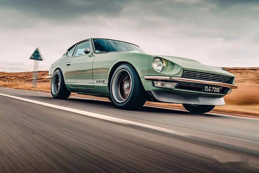 浪漫情怀古董跑车玩复古datsun240z