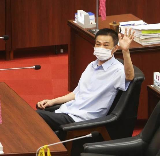 党籍|力挺韩国瑜的高雄市议长坠楼身亡，民进党籍议员发文调侃被斥：没人性