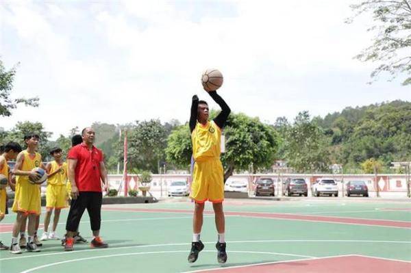 少年|广东独臂篮球少年，正式注册为运动员