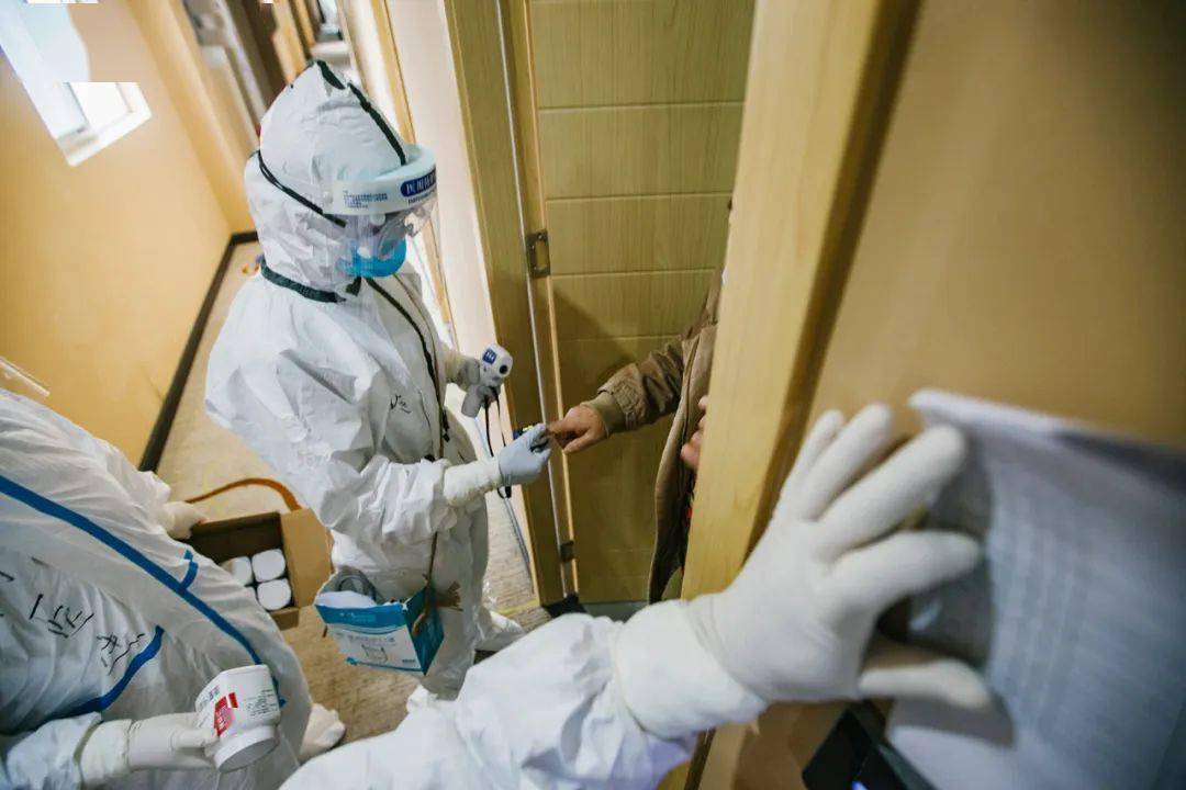 白皮书|国务院发布抗疫白皮书：确诊患者人均医疗费用2.3万，武汉定点医院重症治愈率89%