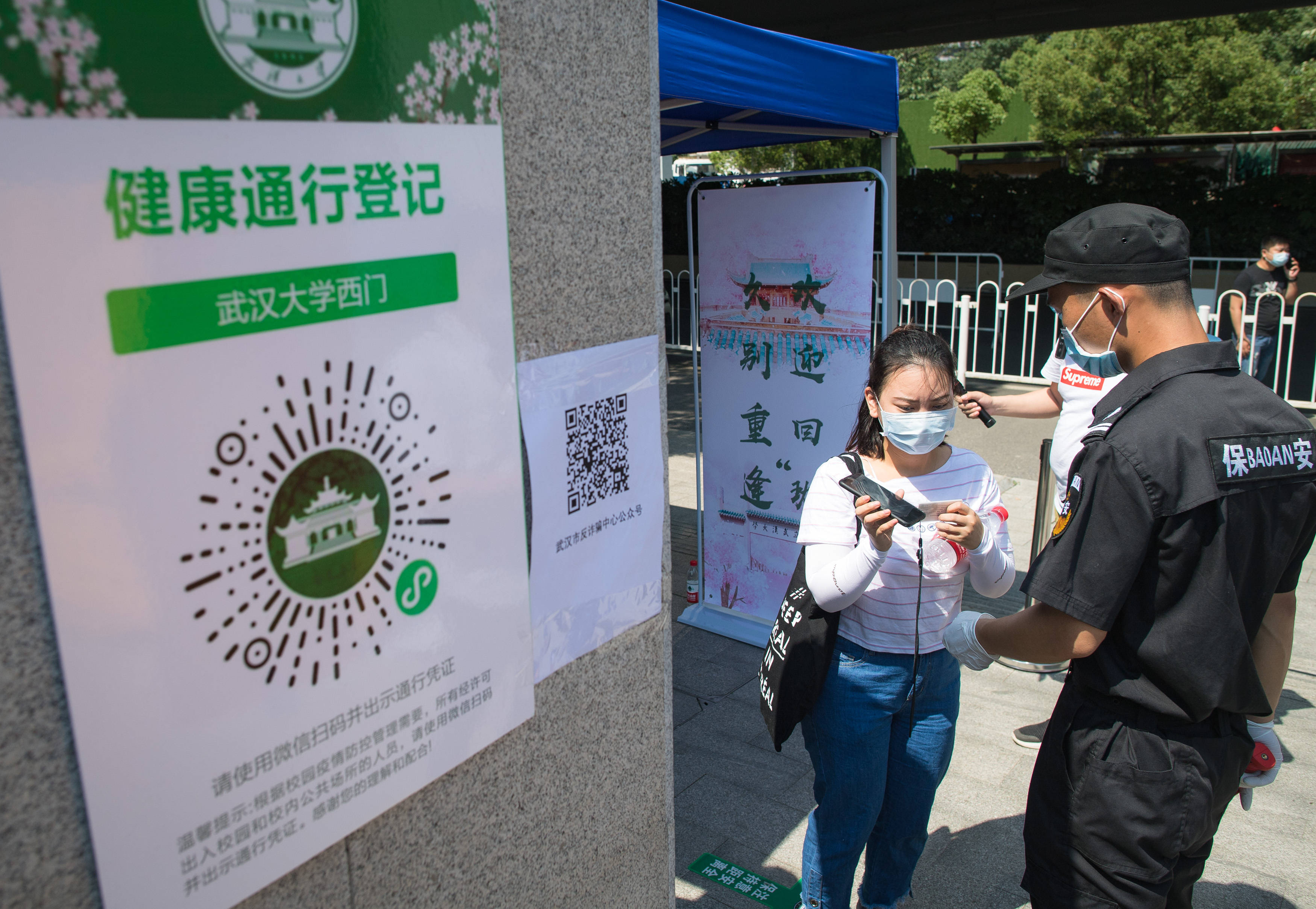 肖艺九|武汉高校迎来首批返校毕业生