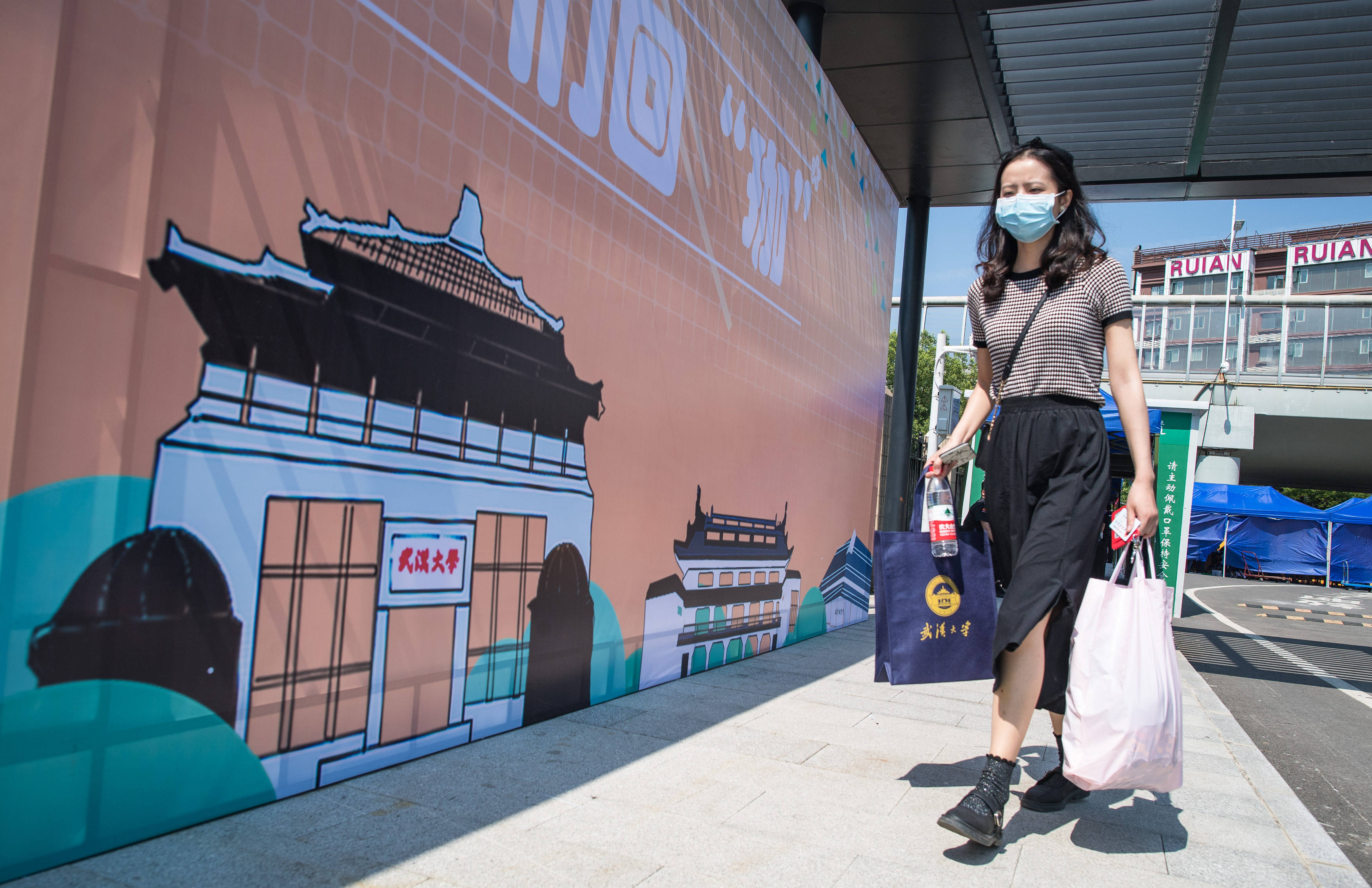 肖艺九|武汉高校迎来首批返校毕业生