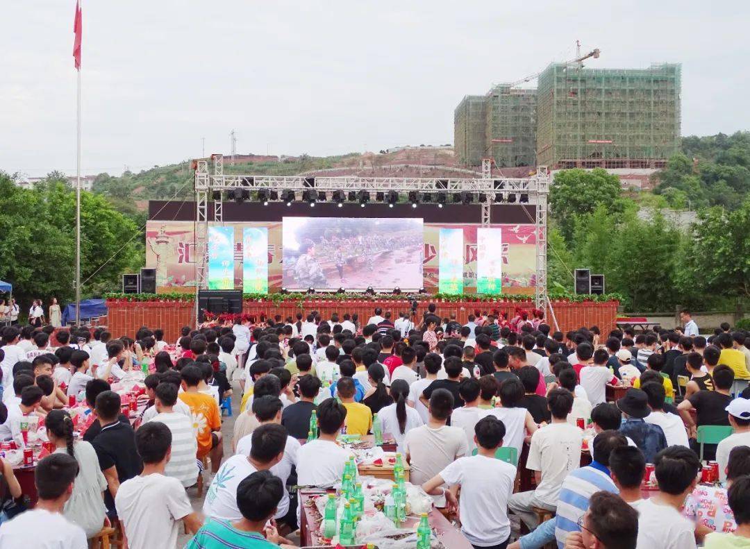 一场特别的合江县少岷职业技术学校毕业晚会