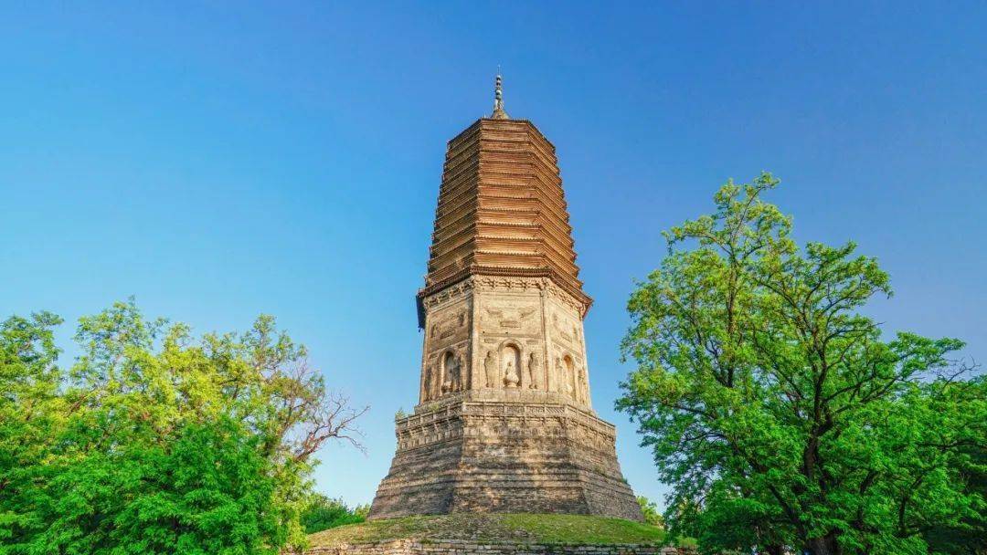 辽阳市著名风景:辽阳白塔,东京城城址,广佑寺,通明山等.