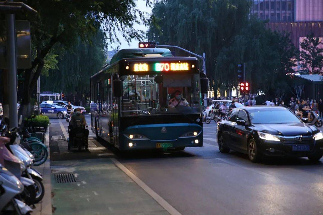 乘坐公交车,玩转夜泉城_济南
