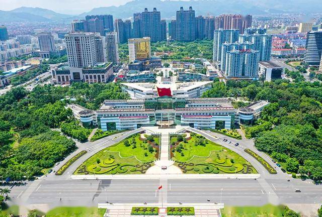 ↓而如今的贵港市,经济增长,城市建设都进入了快车道.