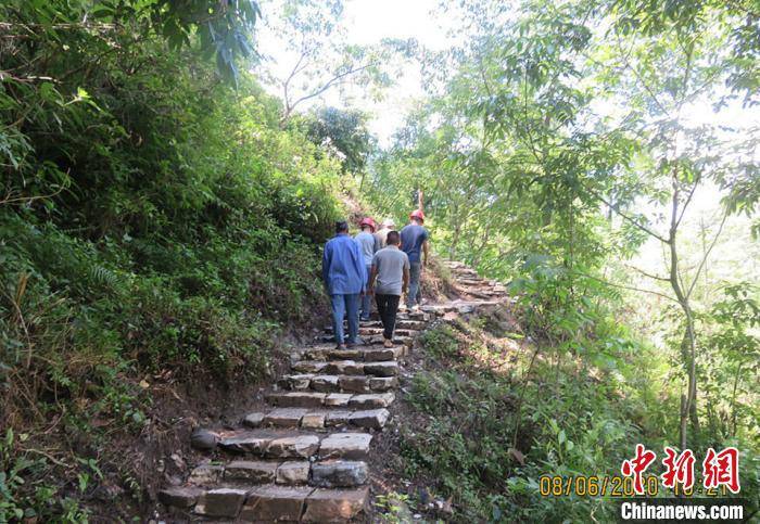 路瓦|中企尼泊尔上马相迪项目公司援建当地学校道路通过验收