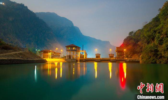 路瓦|中企尼泊尔上马相迪项目公司援建当地学校道路通过验收