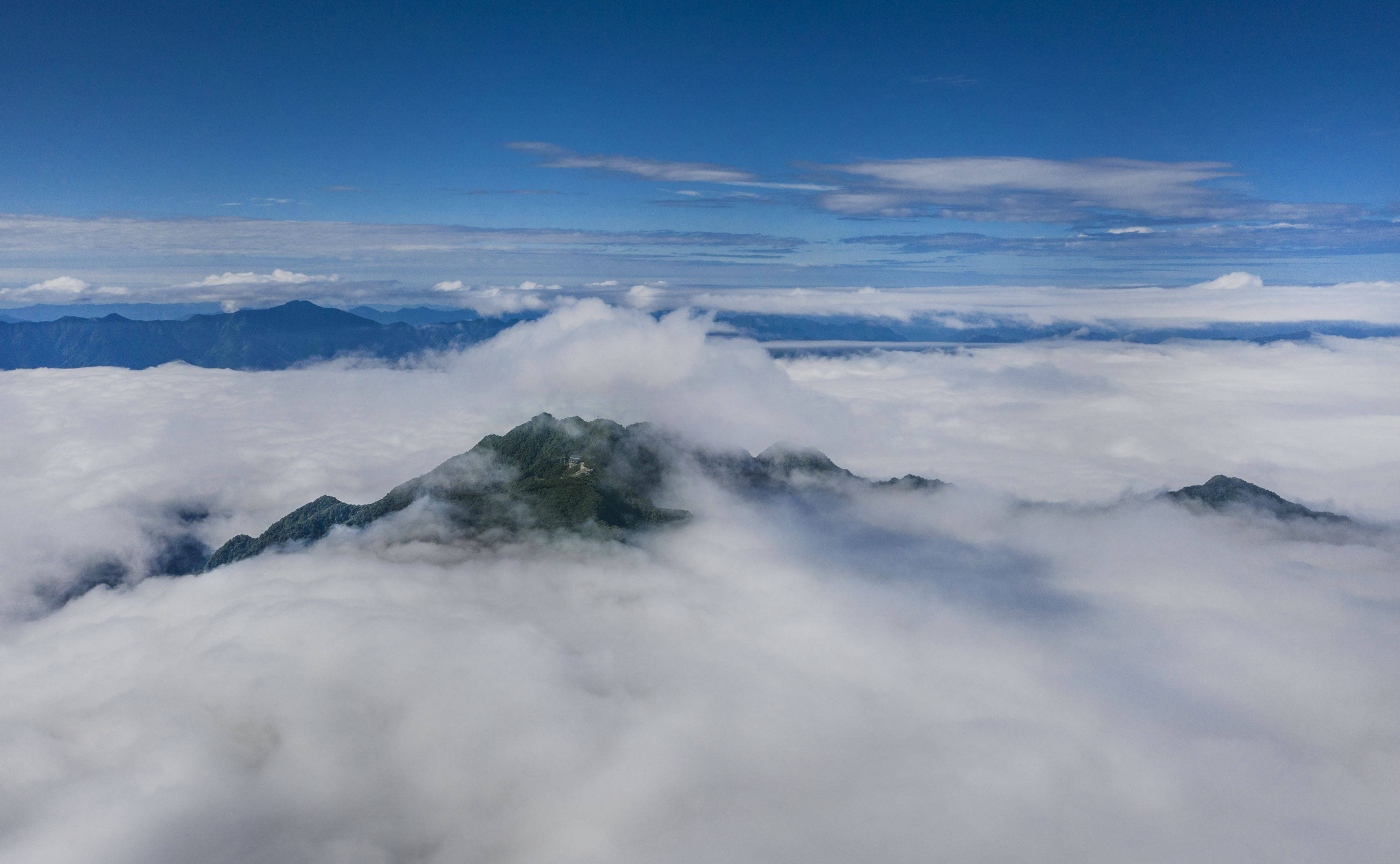 陕西汉中：龙头山涌云海美