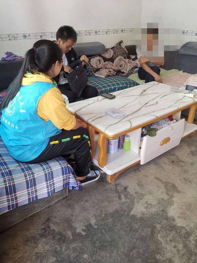 扫除贫困人口_贫困山区的孩子图片